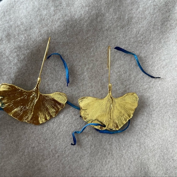 Beautiful Gold Toned Leaf Earrings - Picture 7 of 8